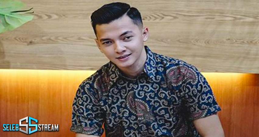 Dory Harsa: Kisah Inspiratif di Balik Helm Ojek Online