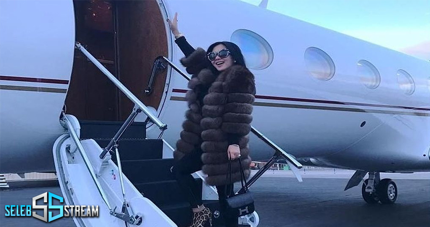 Syahrini, Selebriti Tajir Dengan Pesawat Jet Pribadi