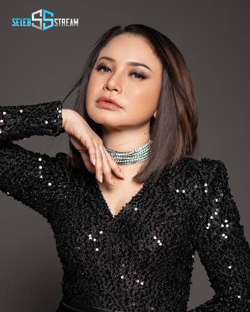 Rossa Raih Kesuksesan Internasional